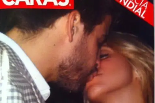 La foto del bacio tra Shakira e Piquè