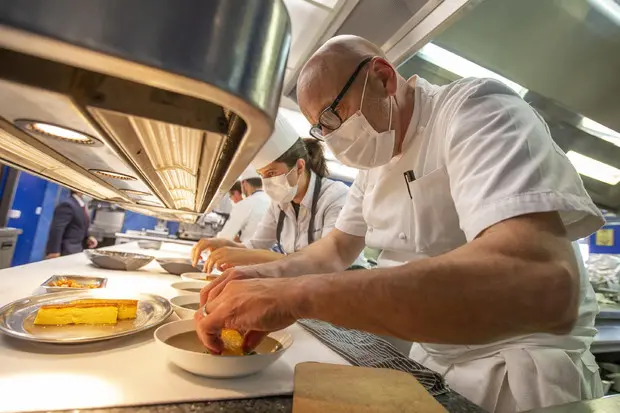 La cucina di un ristorante (Foto archivio)