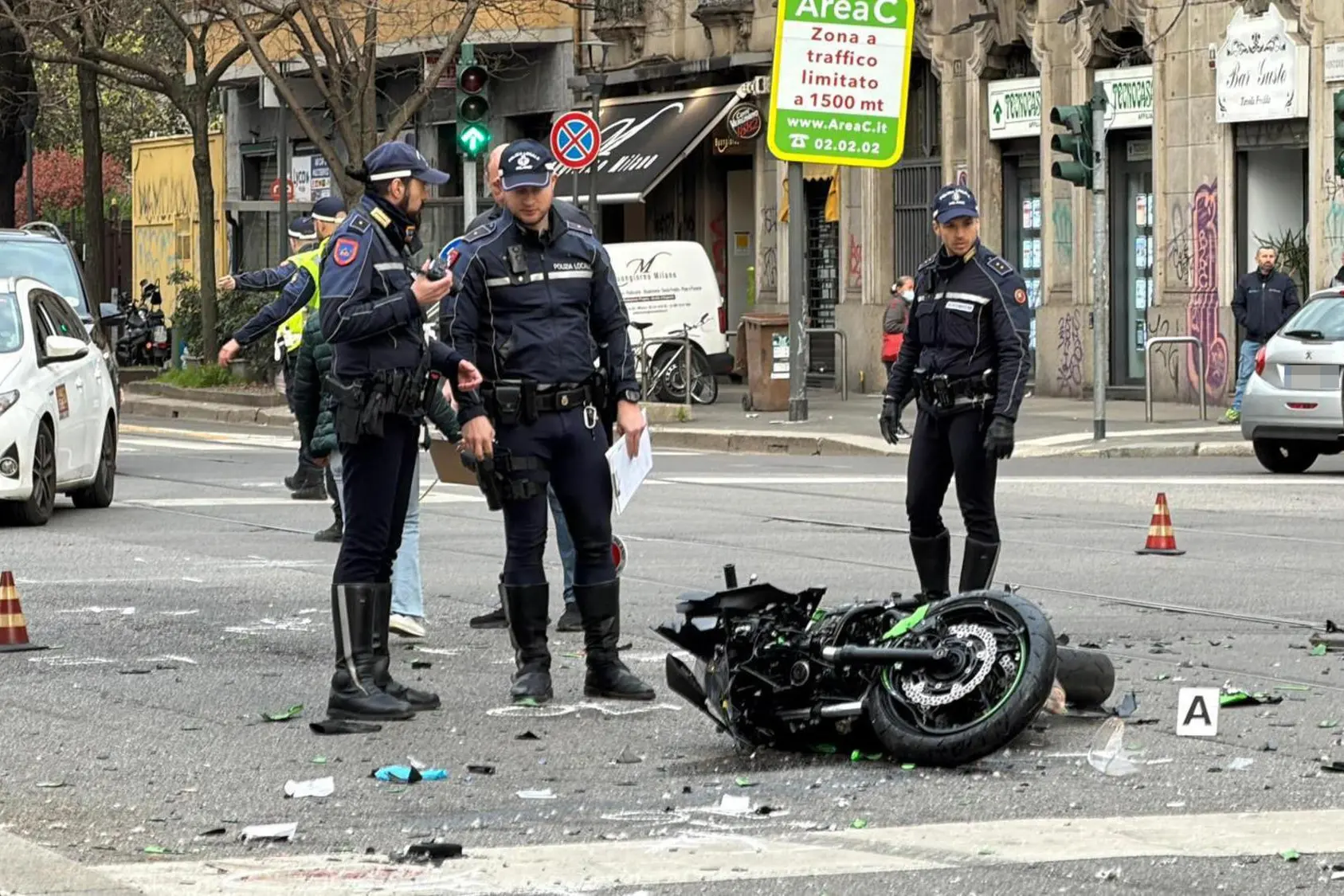 I rilievi in viale Mugello a Milano (Ansa)