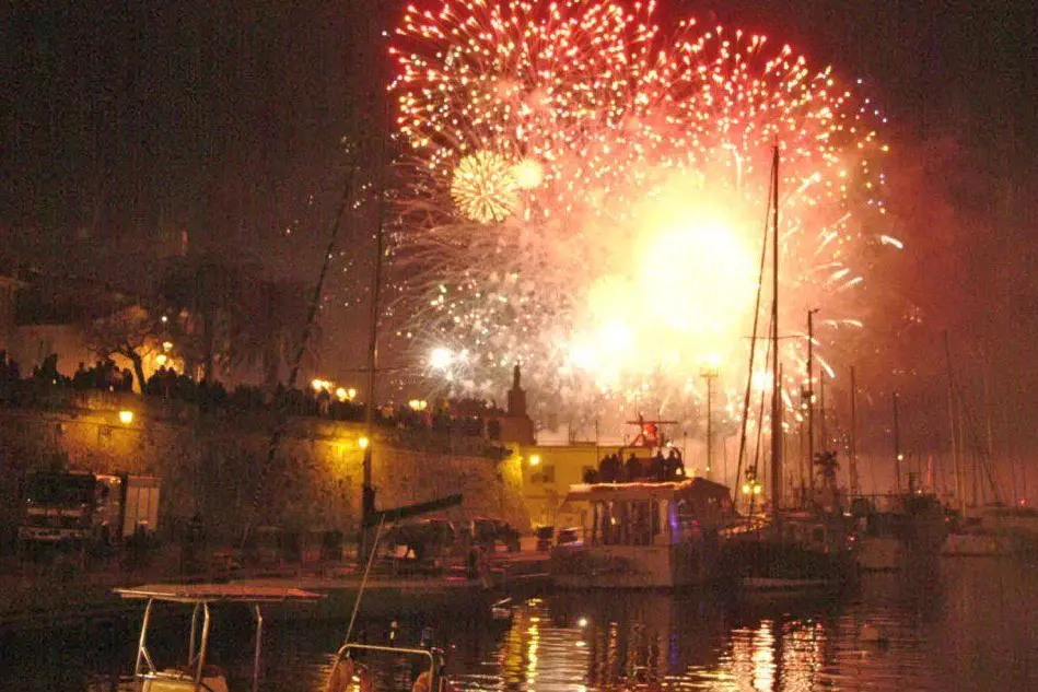 Fuochi d'artificio ad Alghero (Archivio L'Unione Sarda - Calvi)