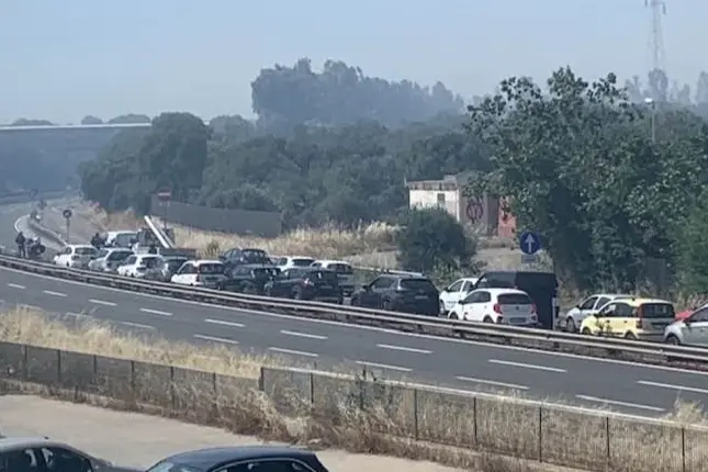traffico bloccato sulla 130 (Virgilio Atzori, foto concessa)