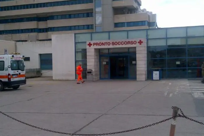 Il Pronto soccorso del Brotzu (Ansa)