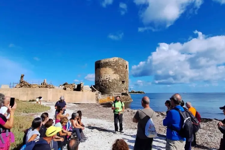 Visitatori a Stintino per il festival itinerante (foto concessa)