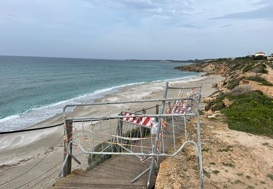 In spiaggia fra divieti e transenne