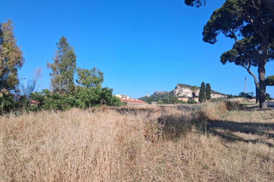 Sterpaglie diffuse  e  discariche abusive I residenti: «Serve  una bonifica urgente»
