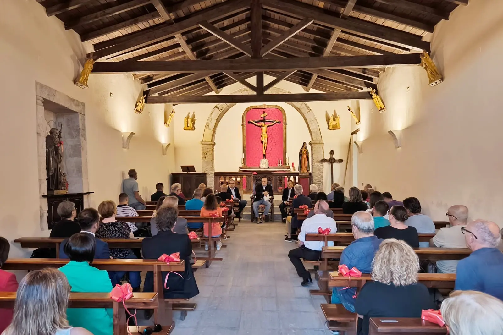 La presentazione del libro "Buongiorno SarDegna" nella chiesa di Sant'Antonio a Mandas (L'Unione Sarda)
