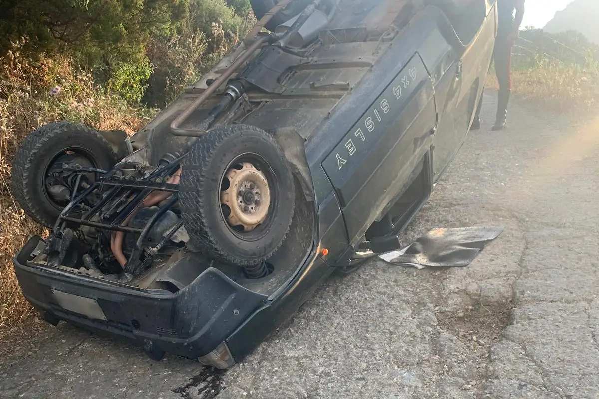 La Fiat Panda ribaltata