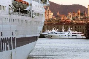 Una nave della Tirrenia