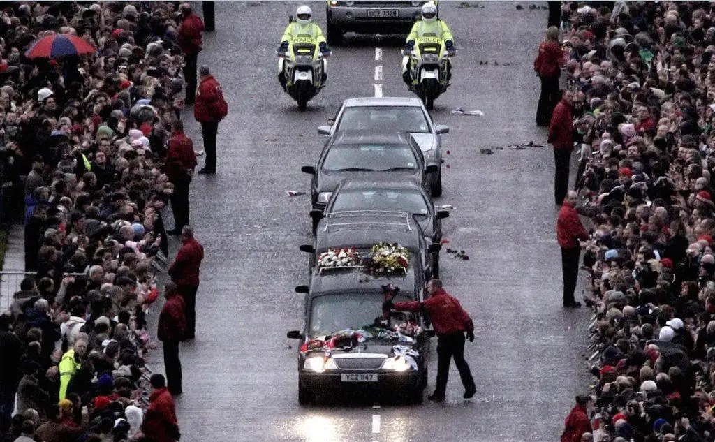 Un'immagine del funerale di Best (Ansa)