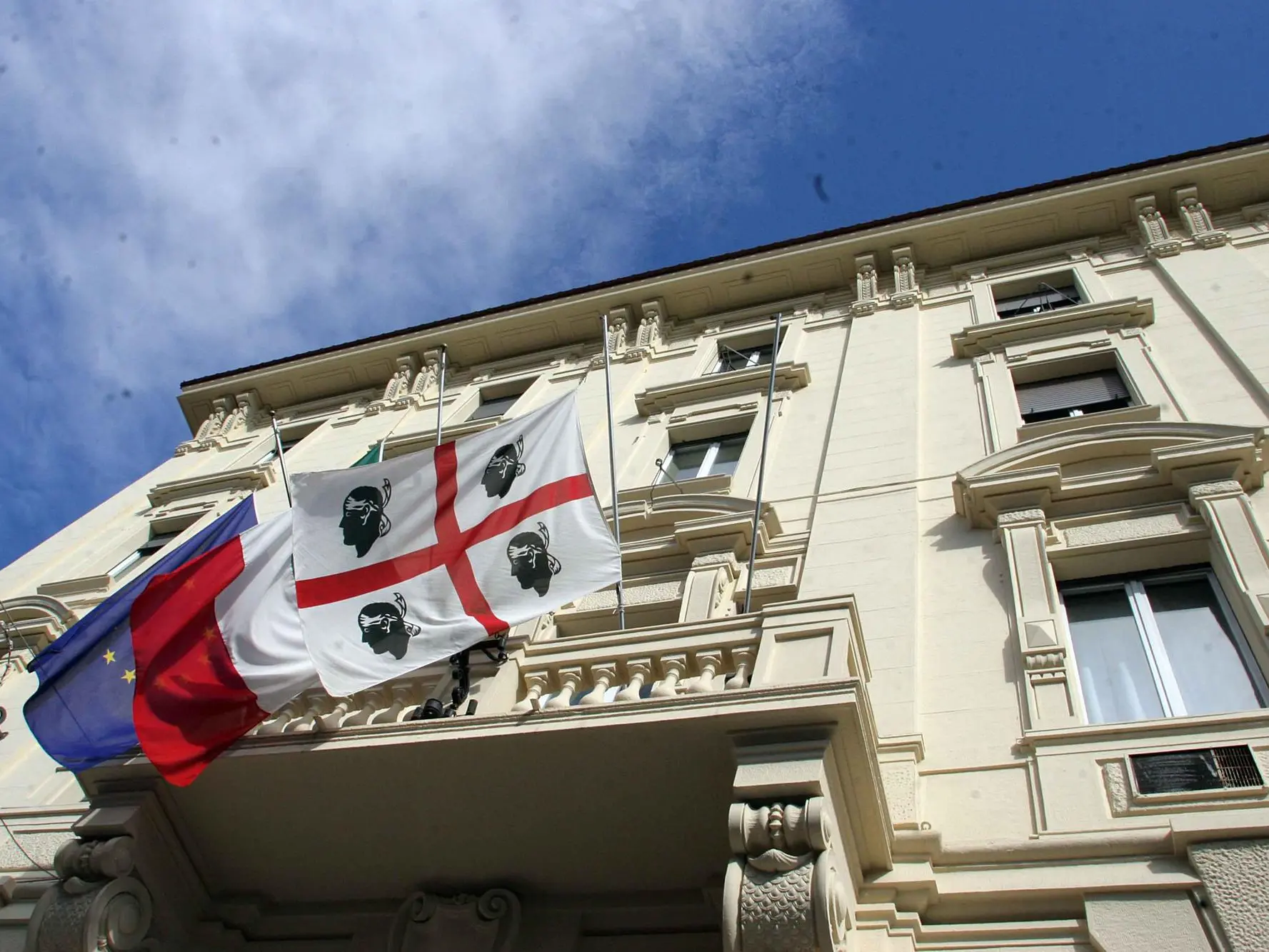 09 05 2006 Cagliari piazza del carmine il tribunale del TAR Foto Francesco Capai