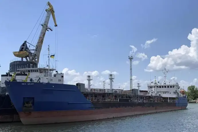 Una petroliera russa in un'immagine d'archivio (Ansa)