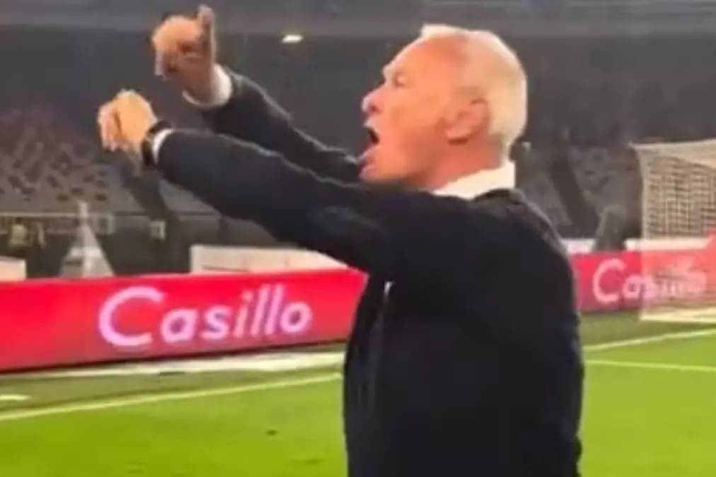 Ranieri addresses the rossoblù fans at San Nicola