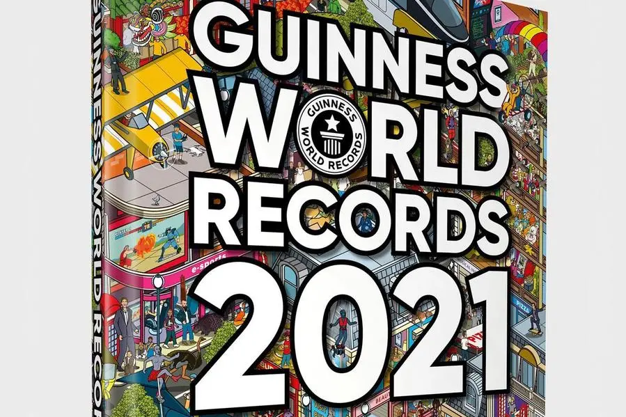 Il volume Guinness World Records del 2021 (dal profilo Fb ufficiale)