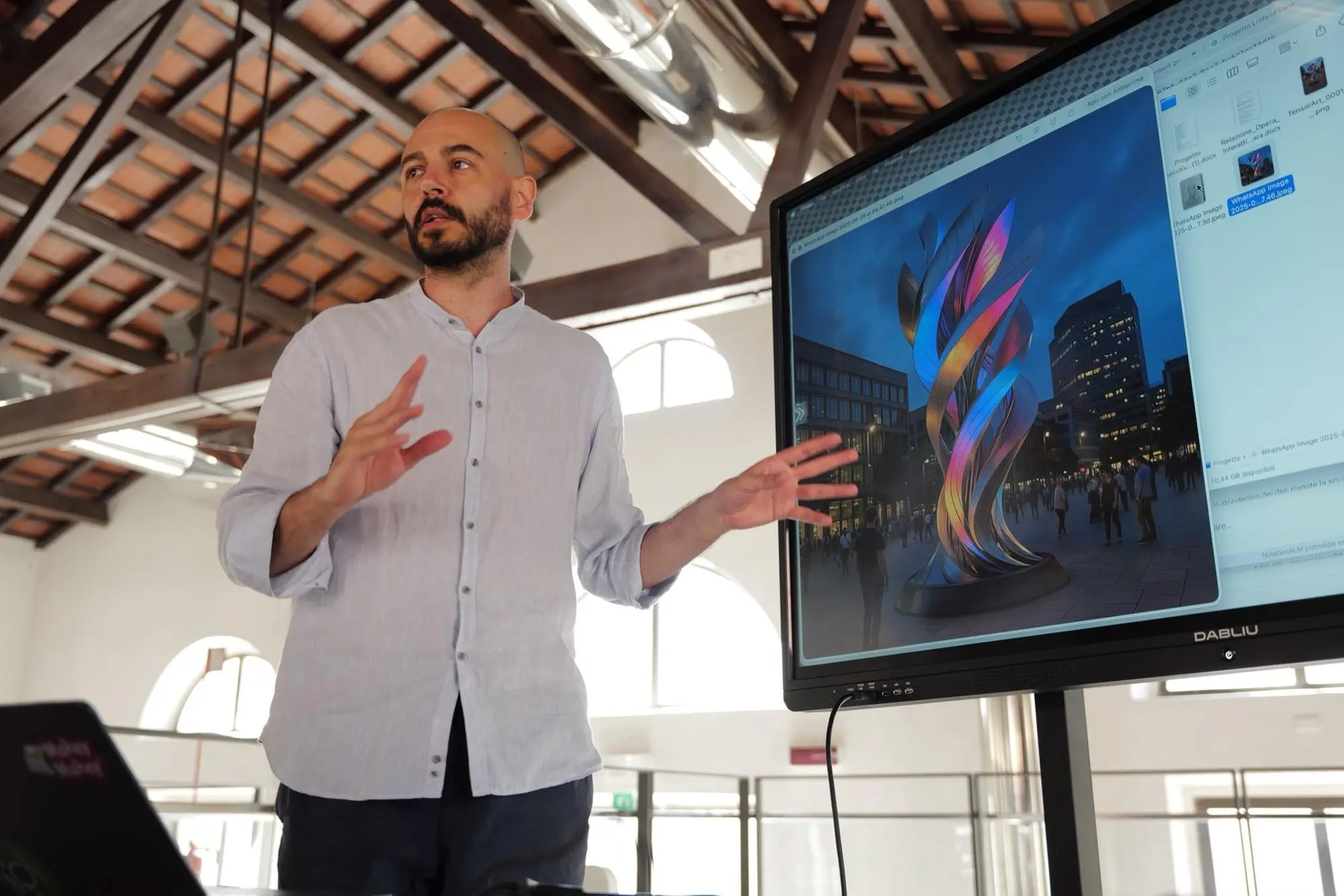 Pietro Pirino illustra il progetto (foto concessa da Valeria Brandano)