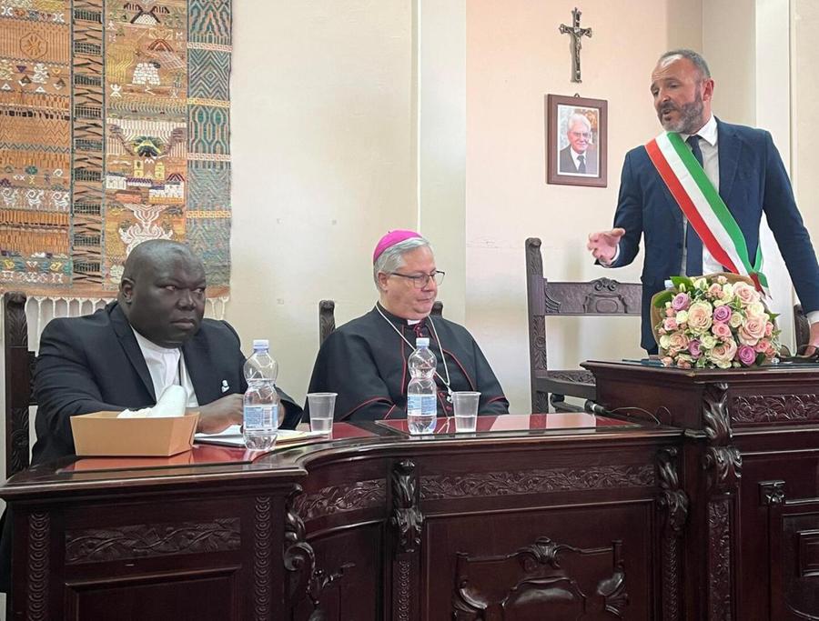 Chiesa e comune in aiuto dei giovani