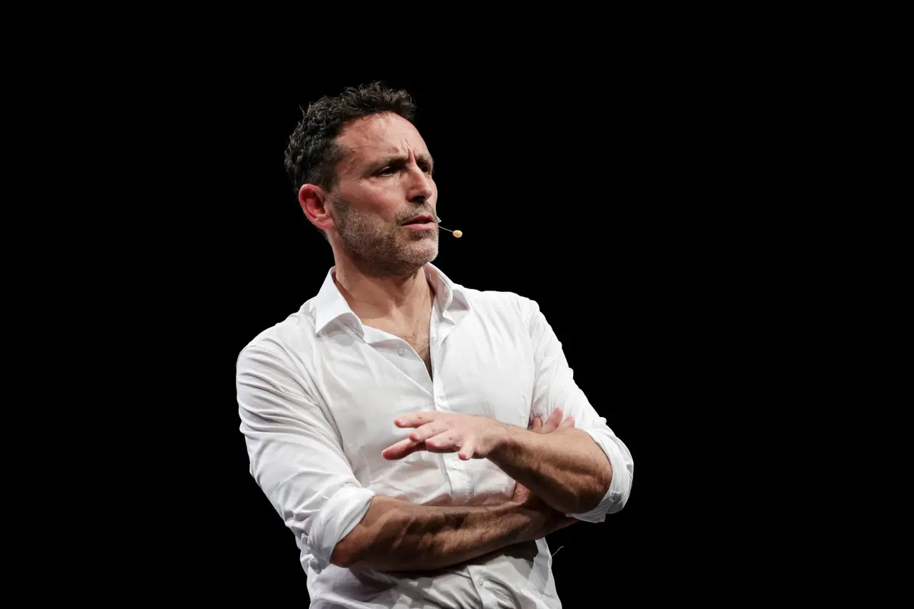 Rosso Levante - Juri Piroddi (FOTO UFFICIO STAMPA TEATRO DELL'ARMADIO)