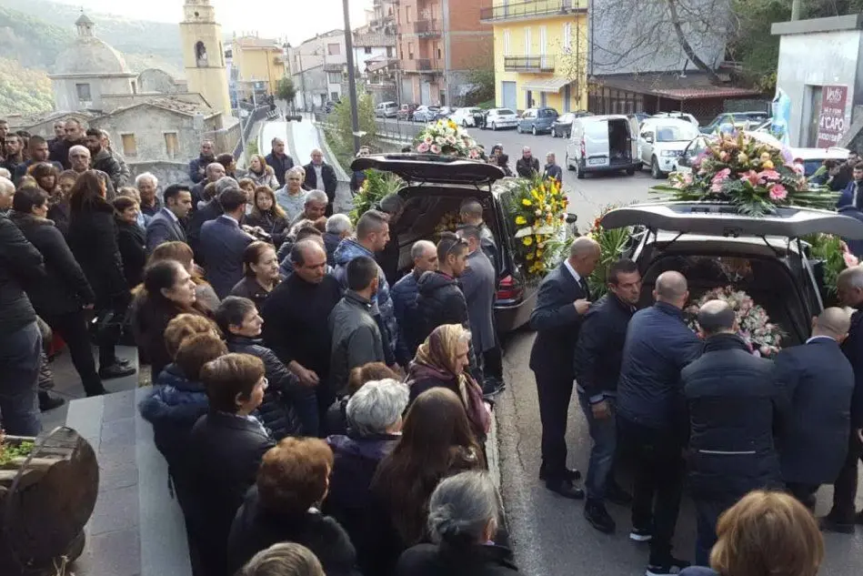 I funerali di Sebastiana Gioi e Giovanni Floris (foto Simone Littarru)