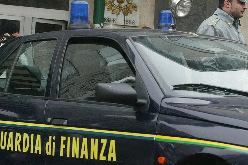 Un'auto della Guardia di Finanza