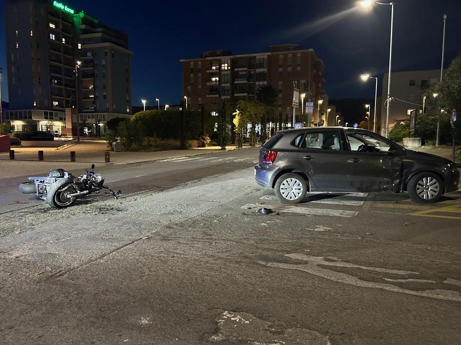 Carbonia, scontro auto-moto in via Nuoro: centauro in ospedale