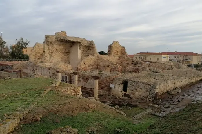 Palazzo Re Barbaro nell'area archeologica (foto Pala)