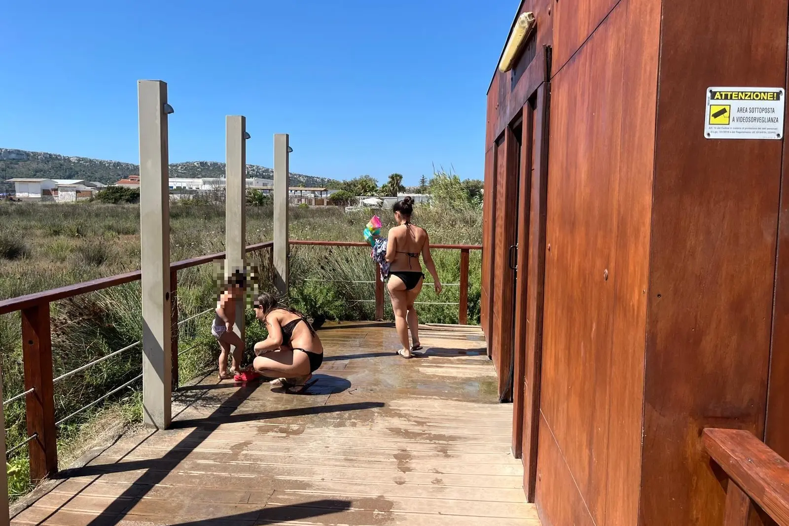 Cagliari, le docce al Poetto