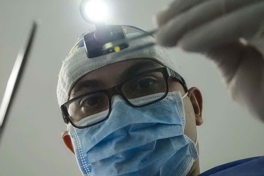 Morì per ascesso dentale: nove medici a rischio processo