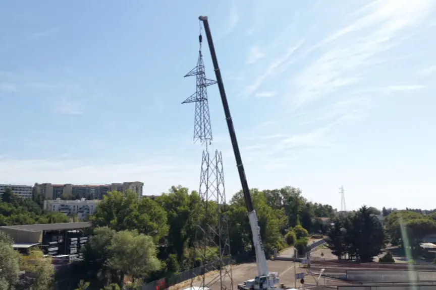 Terna al lavoro per la rimozione dell'elettrodotto Marrucina-Montesilvano