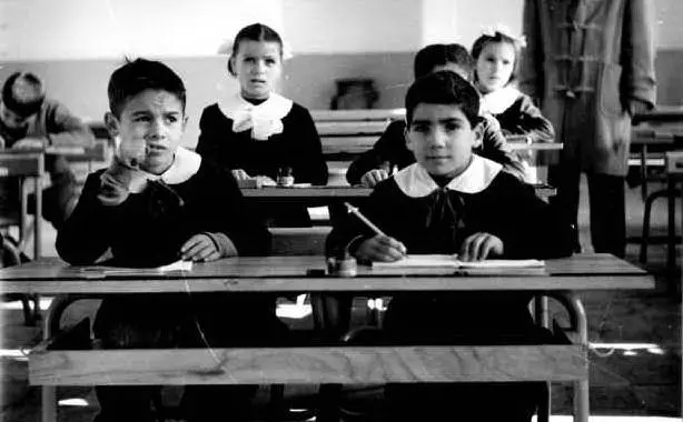 Alunni in una classe di Rumanedda, Sassari. Courtesy Archivio ETFAS oggi Agenzia Laore Sardegna, foto di Elio Poddighe