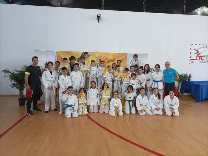 Il team al completo ai campionati regionali Kim & Liù di Capoterra