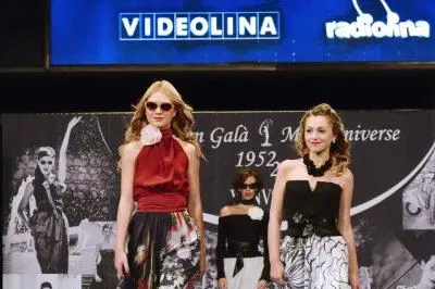 La sfilata in piazza Unione Sarda. Foto Simona Arthemalle