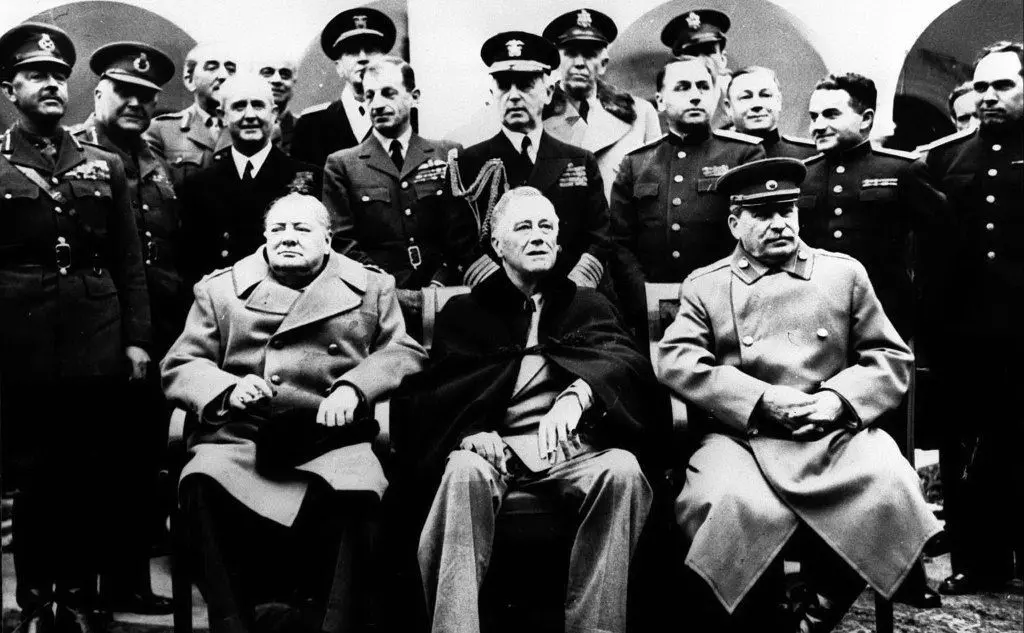 Yalta, Crimea: Churchill, Roosvelt e Stalin si dividono il mondo