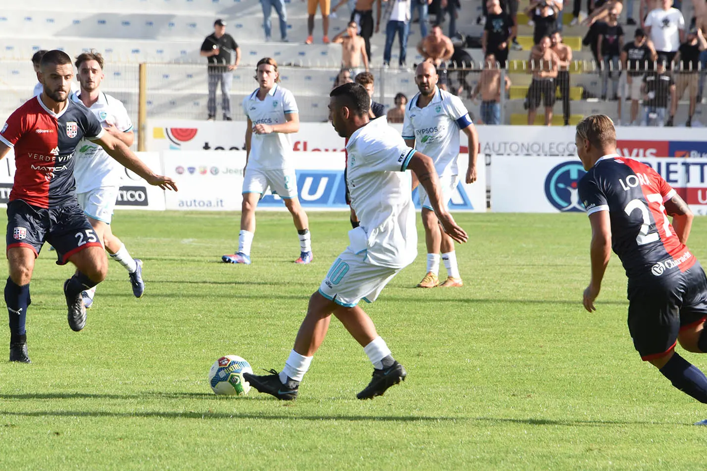 Ragatzu autore del gol del pareggio nel derby Torres Olbia -Sassari - foto Gloria CAlvi 23.10.2022