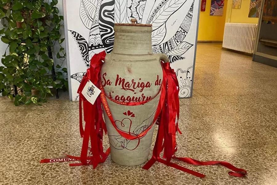 “Sa Mariga de s’Aggiuru” fa tappa a Serdiana: un’anfora contro la violenza di genere