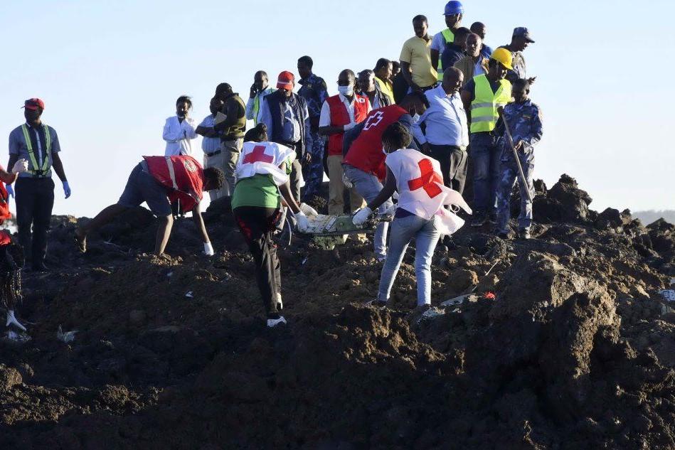 Etiopia, le immagini del disastro aereo
