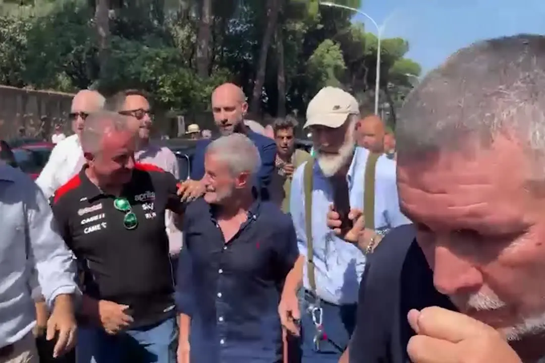 Gianni Alemanno è uscito dal carcere di Rebibbia a Roma