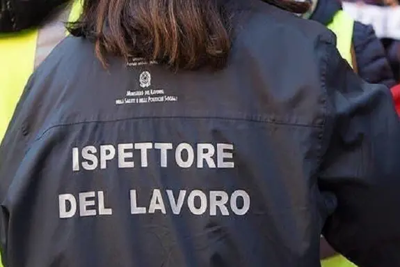 Controlli (foto Ansa)