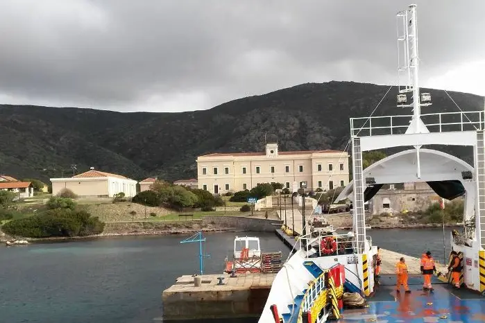 Traghetto Delcomar all'Asinara (foto Pala)