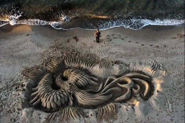 La scultura sulla sabbia di Platamona (foto concessa)