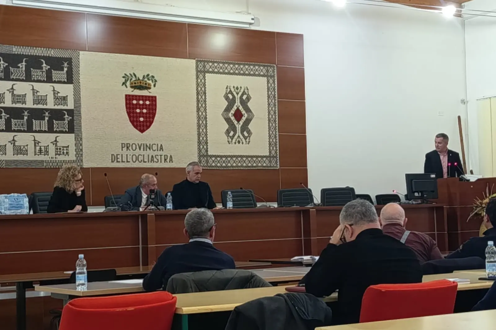 Un momento del Consiglio comunale che si è svolto a Lanusei