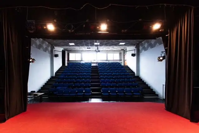 La sala presente nella scuola (Foto concessa)