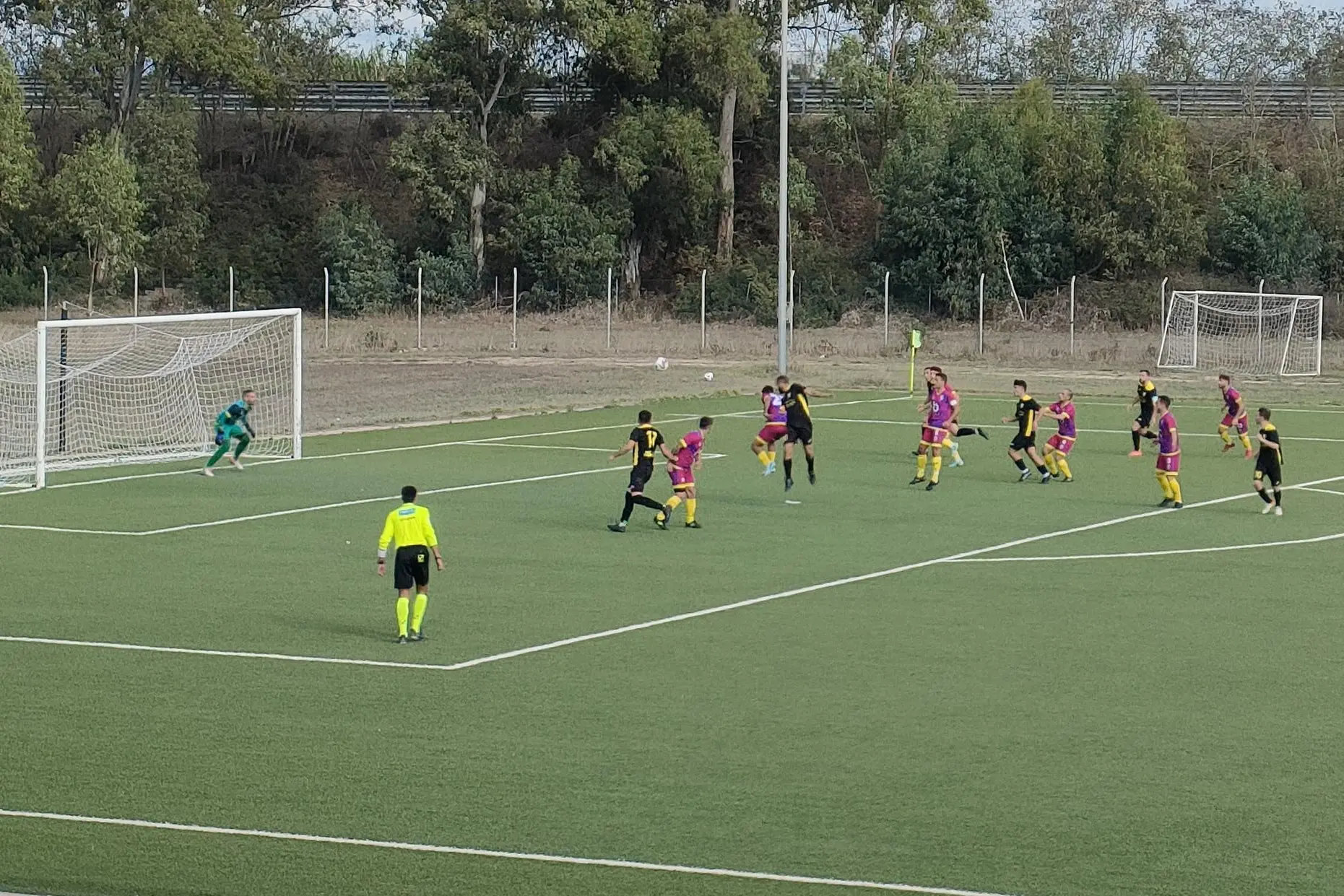 Immagine di una partita del Santa Giusta (foto di Giacomo Pala)