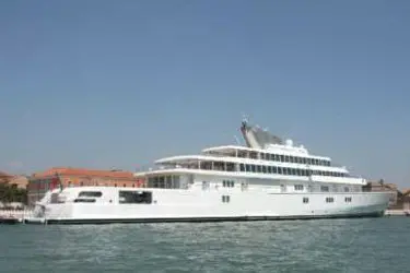 Il "Rising Star" al molo Ichnusa