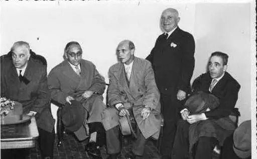 Giuseppe Brotzu (il secondo da sinistra), governatore dal 1955 al 1958