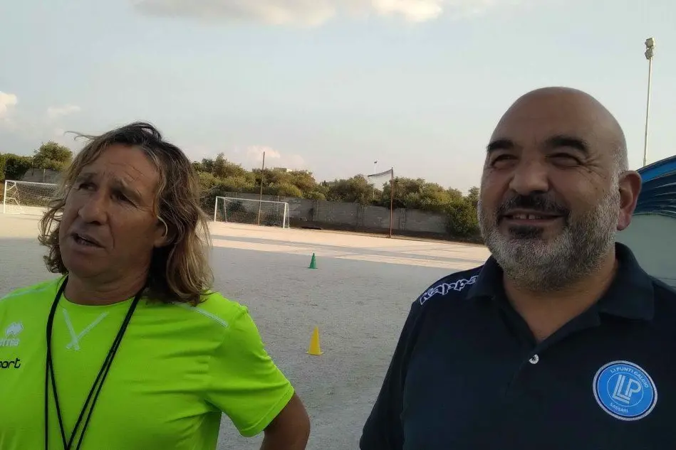L'allenatore Cosimo Salis e il presidente Salvatore Virdis (foto L'Unione Sarda - Tellini)