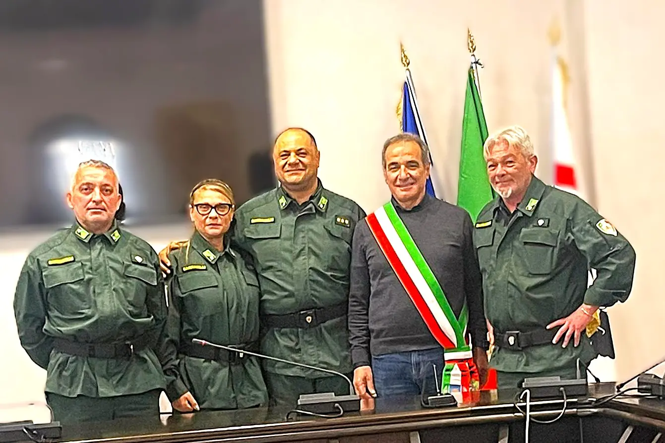 I nuovi barracelli insieme al sindaco e al capitano (foto Murgana)