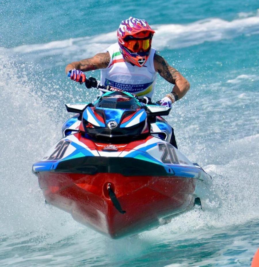 Runabout F2, Lobina secondo nel “tricolore”