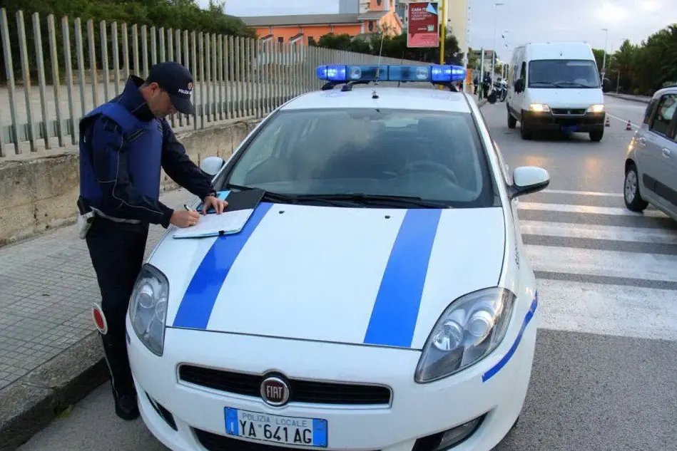 La polizia locale a Sassari (Foto concessa)