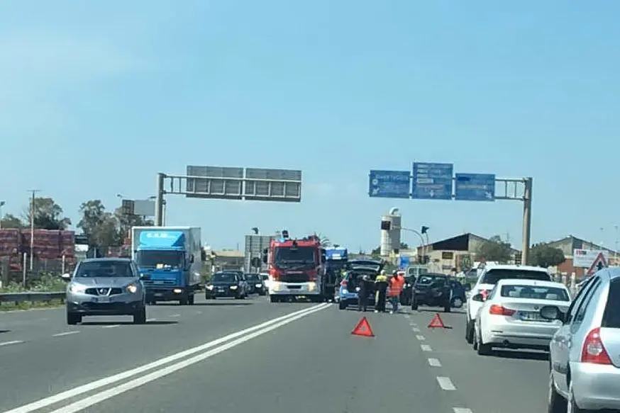 L'incidente all'altezza del bivio per Quartucciu (foto Daga)