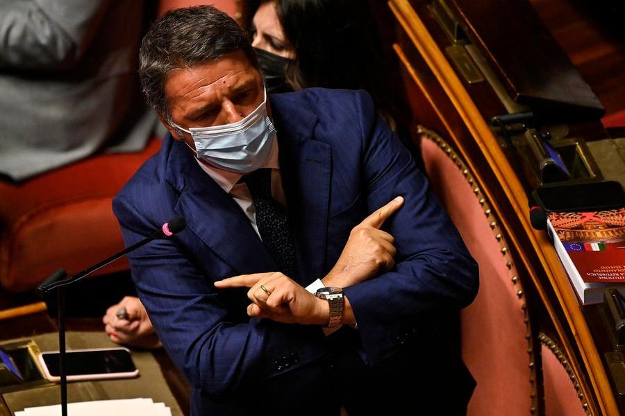 Matteo Renzi durante la discussione (Ansa - Antimiani)