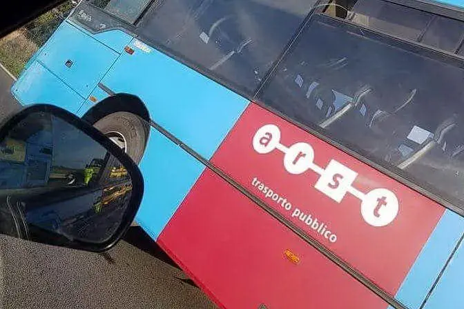 Un pullman dell'Arst (foto Severino Sirigu)
